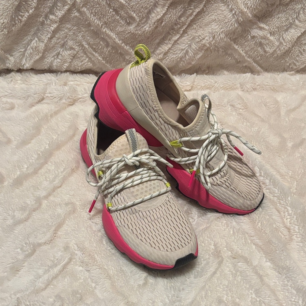 Sorel Women's Sneakers in Beige and Pink